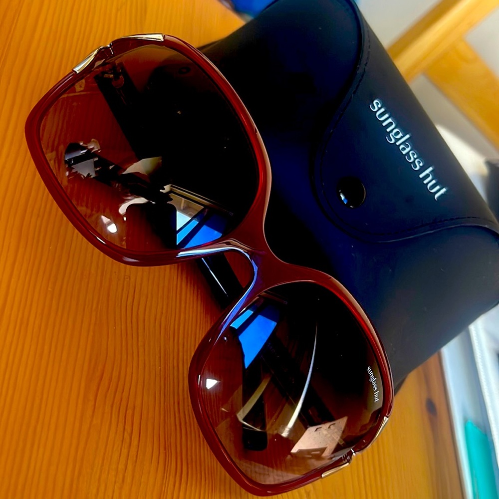 Wide High Bridge Fit. Sunglass Hut collection HU2002